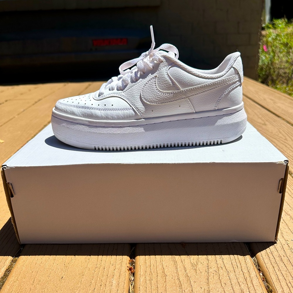 Women’s Nike court vision Alta